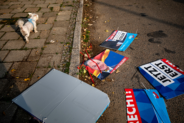 Beschädigte und entwendete Wahlplakate: So stieg die Zahl politischer  Straftaten an
